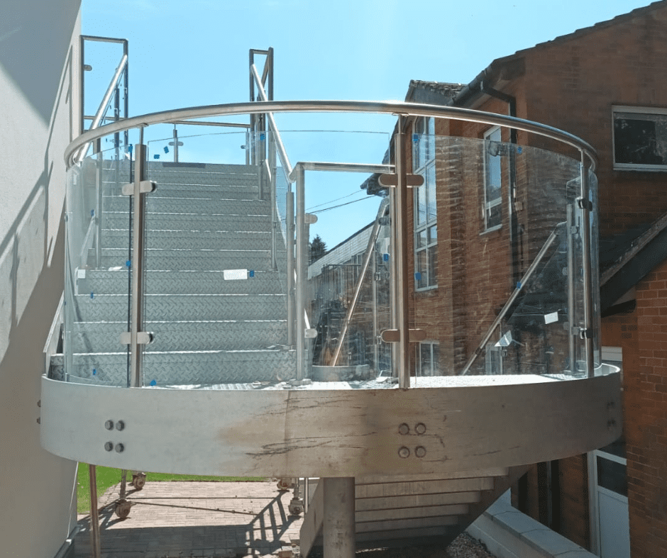curved glass stair balustrade