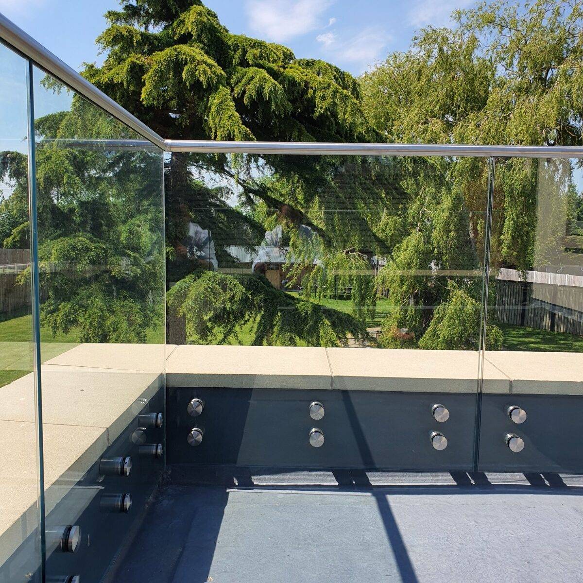 Corner glass balustrade